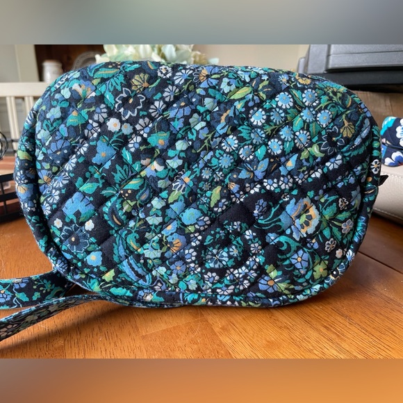 Vera Bradley Dreamer Paisley bucket bag - Picture 4 of 6